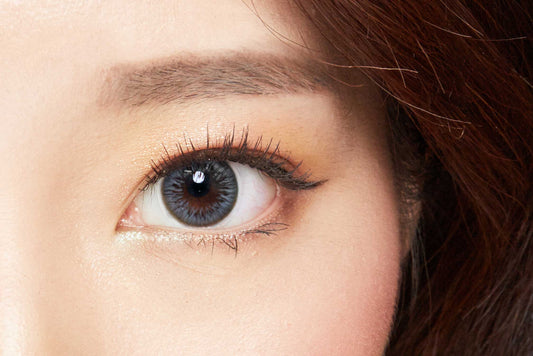 Close-up-Image-of-eye-Aria-Beach-Grey-2Pcs-Monthly-Colored-Contacts