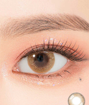 Close-up-Image-of-eye-Hello-Hazel-2pcs-Monthly-Colored-Contacts