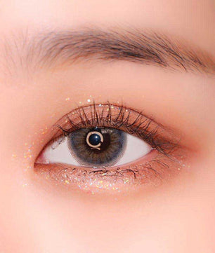 Close-up-Image-of-eye-Iwwinka-Grey-2pcs-Monthly-Colored-Contacts