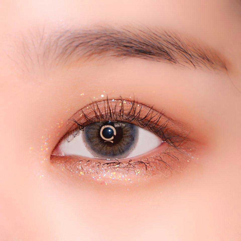 Close-up-Image-of-eye-Iwwinka-Grey-2pcs-Monthly-Colored-Contacts