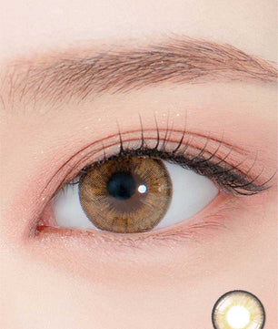 Close-up-Image-of-eye-Iwwitch-Up-Brown-2pcs-Monthly-Colored-Contacts