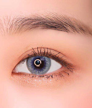 Close-up-Image-of-eye-Madeye-Grey-2pcs-Monthly-Colored-Contacts
