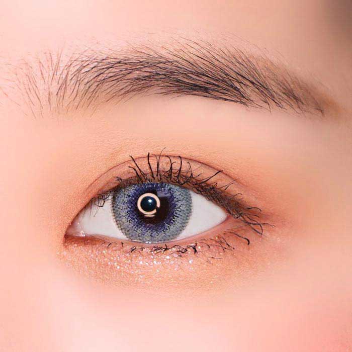 Close-up-Image-of-eye-Madeye-Grey-2pcs-Monthly-Colored-Contacts