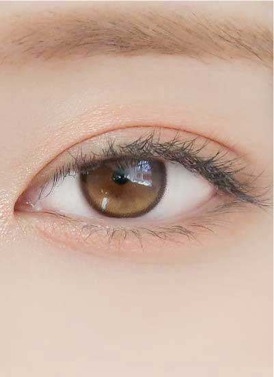 Close-up-Image-of-eye-Planet-1Day-Space-Brown-5pcs-Daily-Colored-Contacts