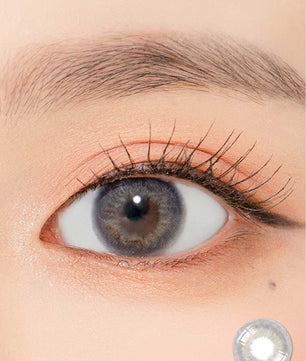Close-up-Image-of-eye-Romantic-Grey-2pcs-Monthly-Colored-Contacts