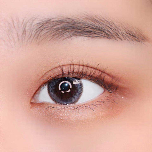 Close-up-Image-of-eye-School-Ring-Grey-2pcs-Monthly-Colored-Contacts