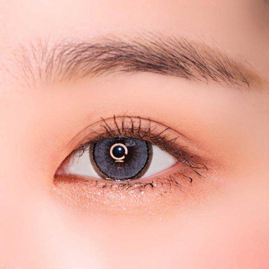 Close-up-Image-of-eye-Sharing-Grey-2pcs-Monthly-Colored-Contacts